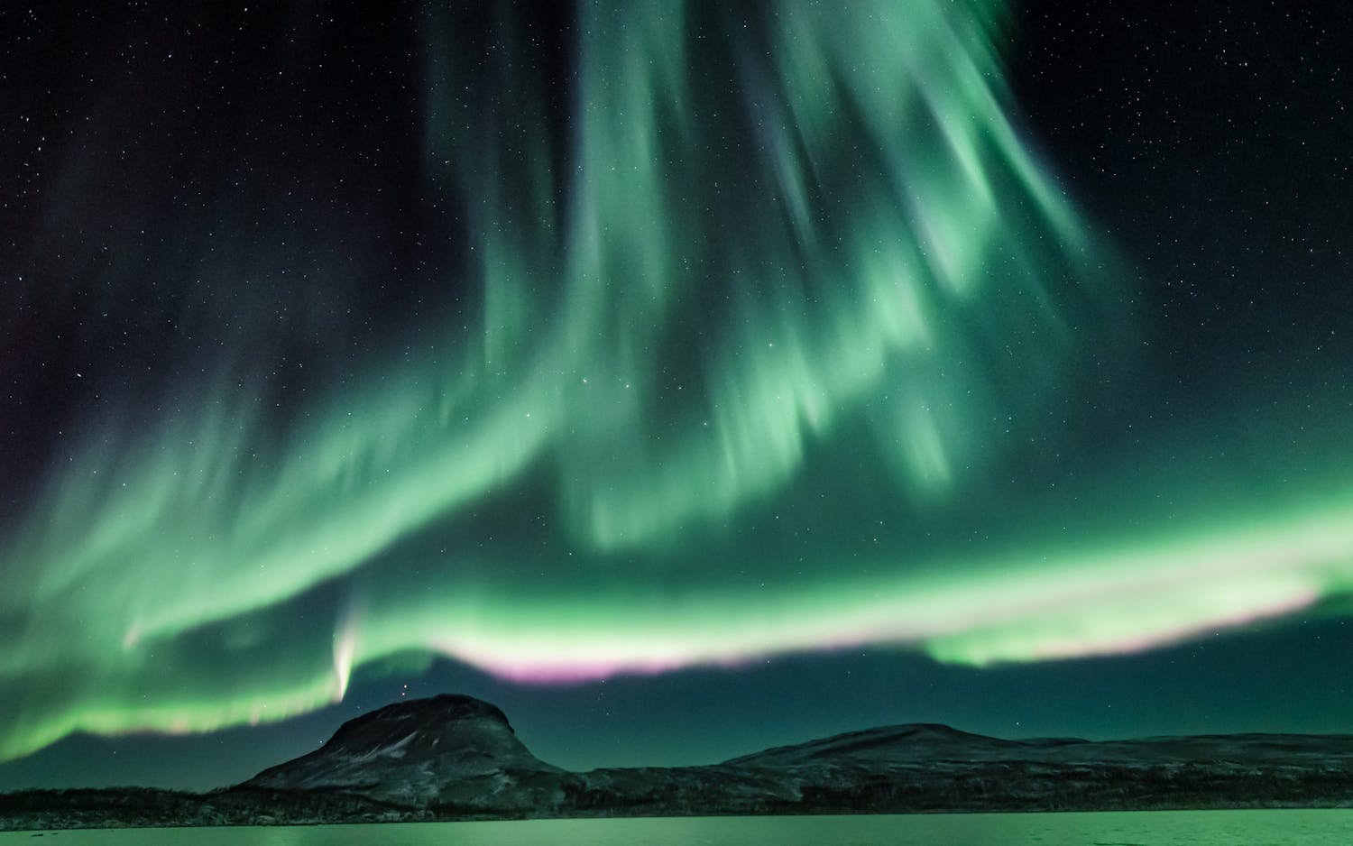 Landskap med nordlys